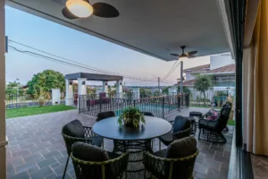 Móveis para Piscina e Área Externa: Como Integrar Estilo e Conforto no seu Projeto de Arquitetura foto 148